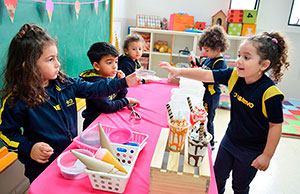 Que tal uma atividade divertida em uma sorveteria? Confira os trabalhos do Infantil 2